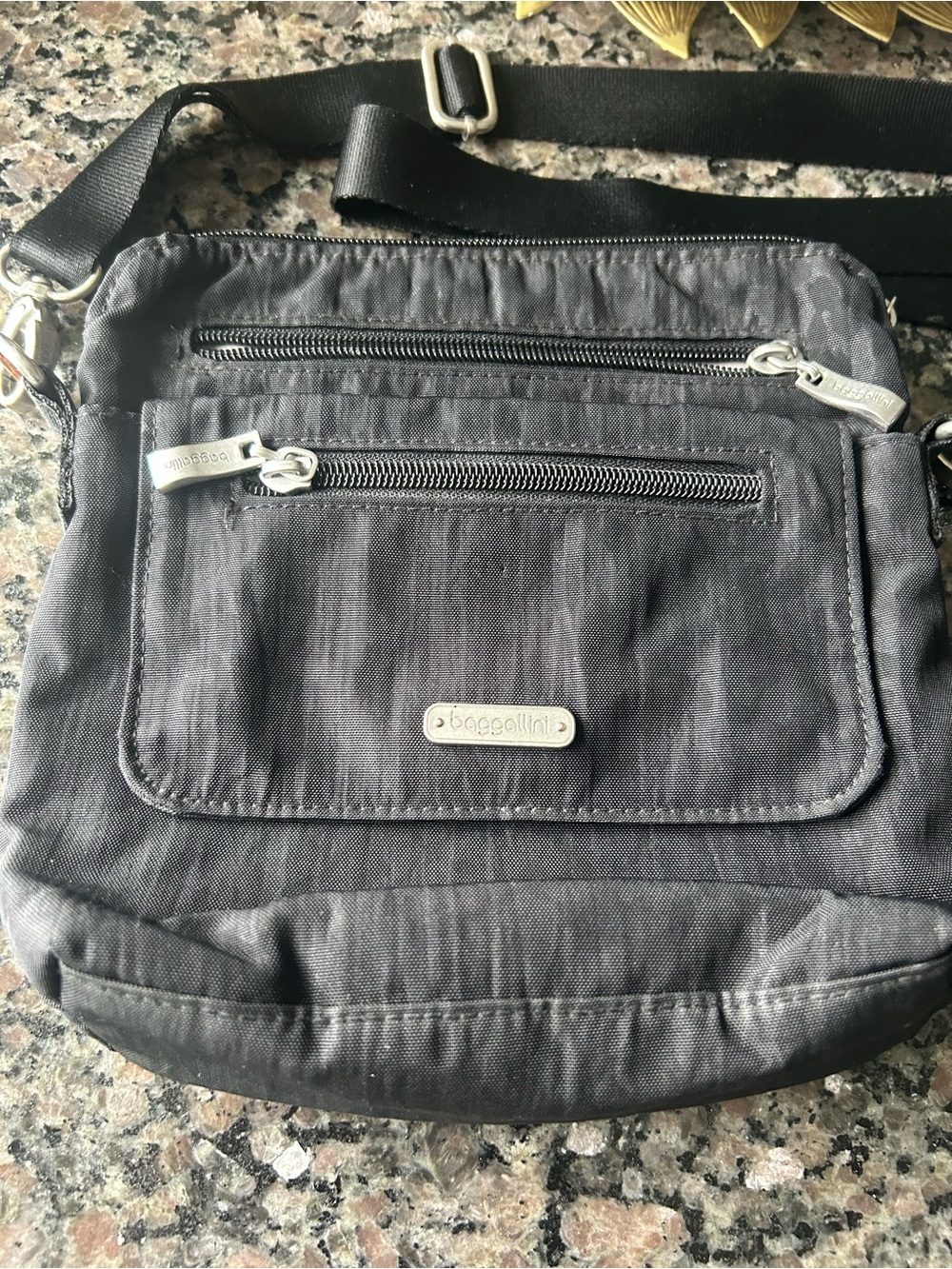 ✨ Baggallini Black Compact Crossbody Messenger Bag